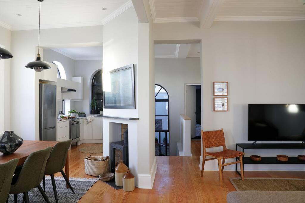 Deane House - Number 17 Cape Town