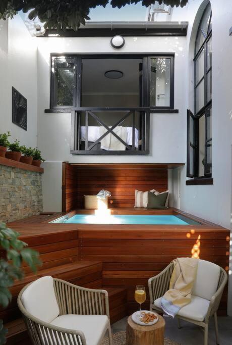 Deane House - Number 17 Holiday home Cape Town